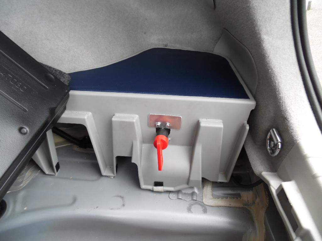 Auris 1: 12V-Batterietrennschalter einbauen. Wie? - PRIUSforum